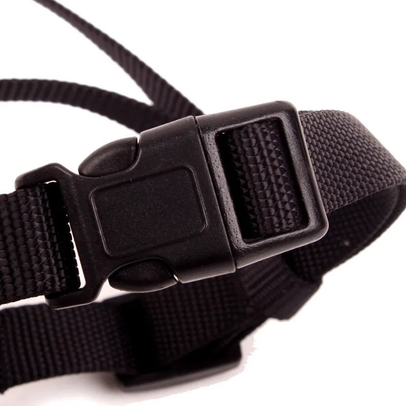 Silicone basket muzzle for dogs – close-up of the quick-release buckle on the black adjustable strap